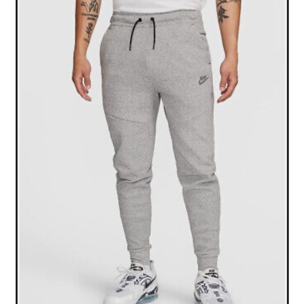 Nike Sportswear Tech Fleece Pants Men's Sz M DR9162-010 Joggers Streetwear Gym